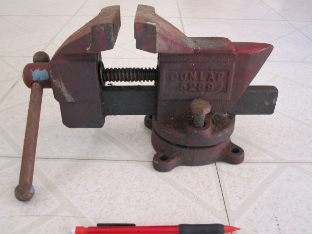 DUNLAP Vintage Bench Vise Swivel Base 3 1/2″ Jaw 15 lb 